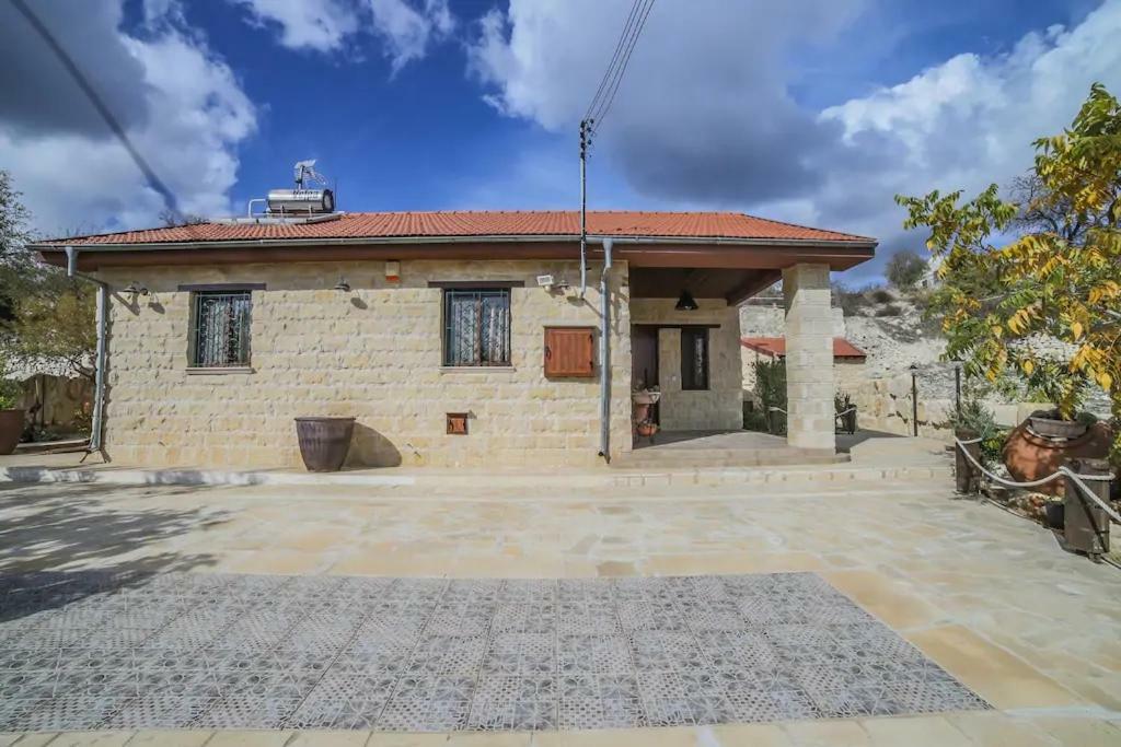 Lofou Traditional House Buitenkant foto