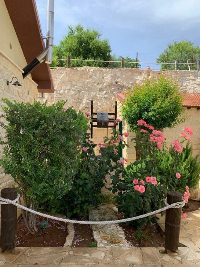 Lofou Traditional House Buitenkant foto